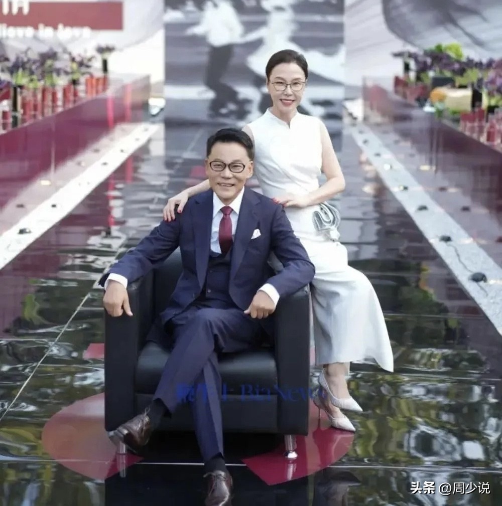 CC助手拼多多：李国庆大婚，北大校友张丹红与名人到场祝贺的背后故事