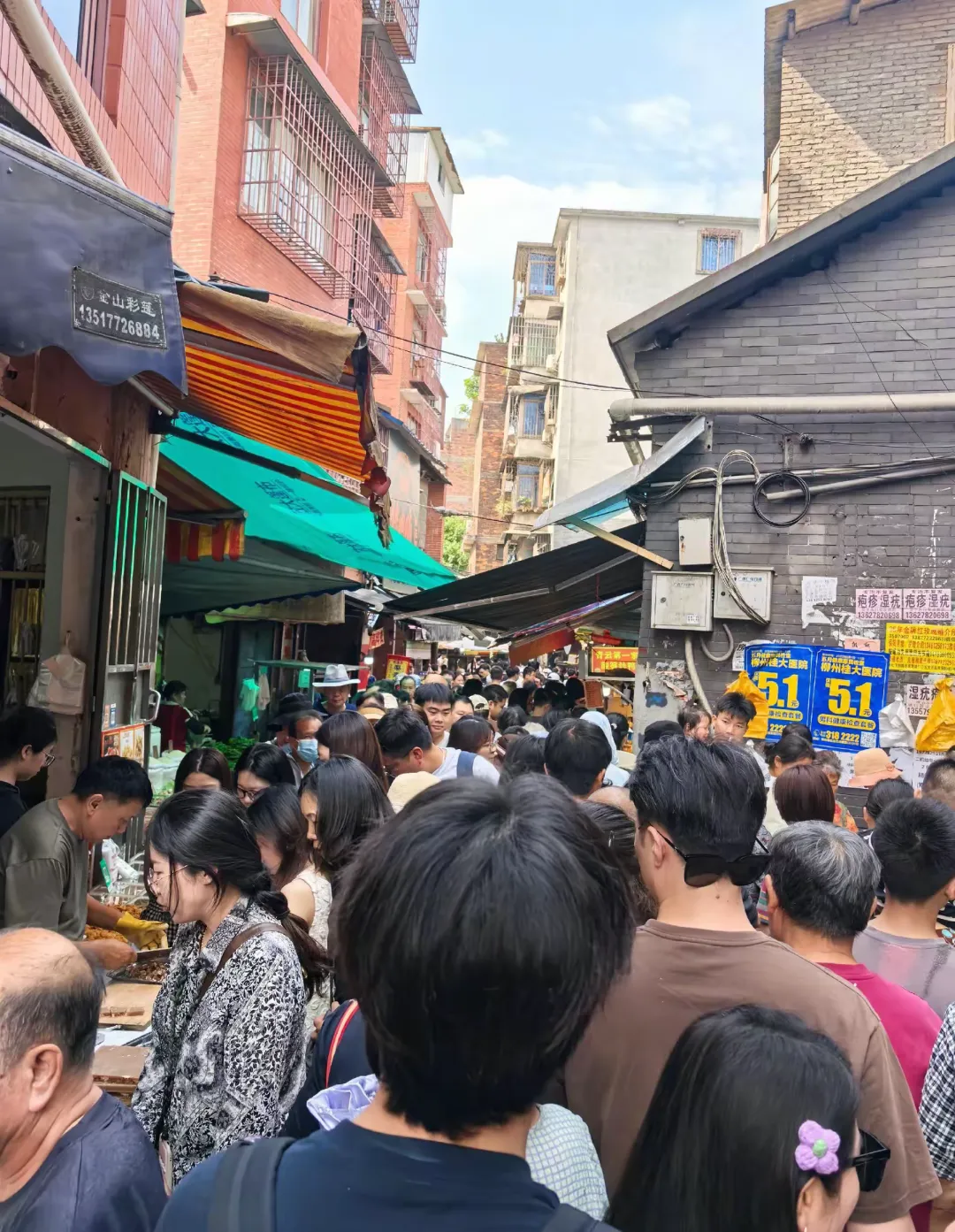 小M助手官网入口：柳州五一假期美食街爆单，游客热潮引领旅游业繁荣！