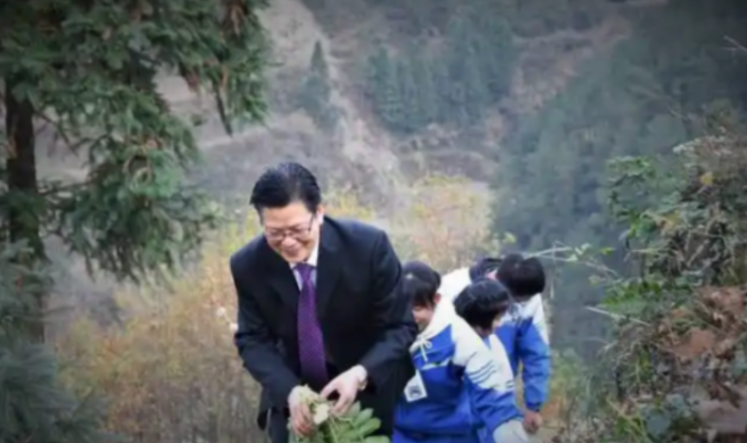 星云助手：从百万年薪到山区支教，陈立群校长的教育奇迹与学生希望