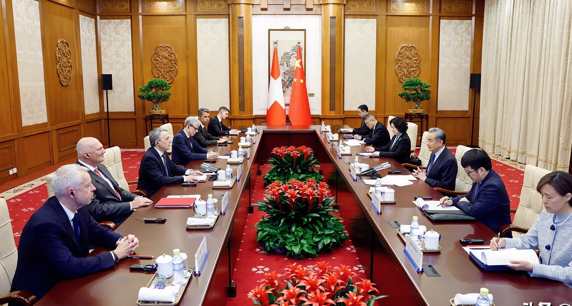 快火助手：中国与瑞士达成自贸升级共识，共同应对全球贸易乱局