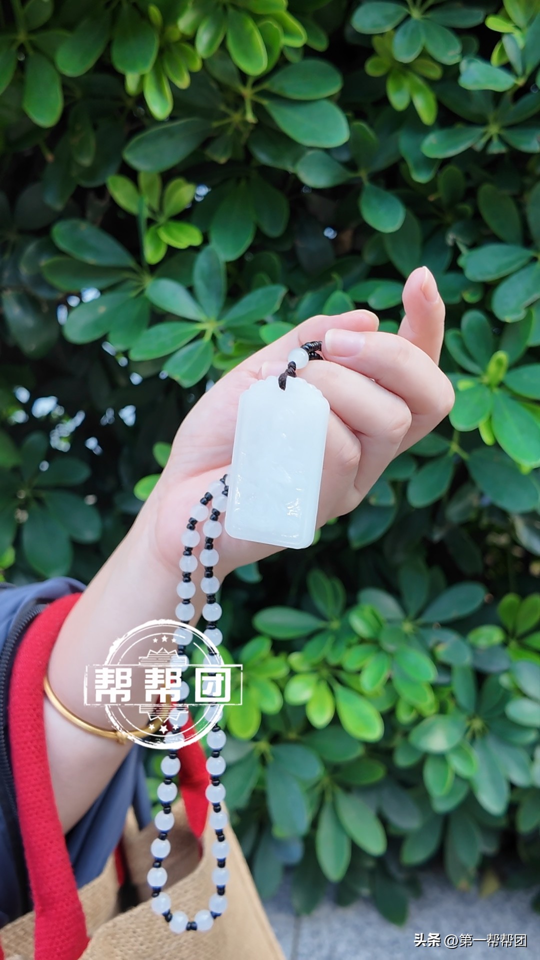 多成团助手：BOSS直聘兼职招聘涉嫌虚假宣传，980元职业照引发求职者质疑