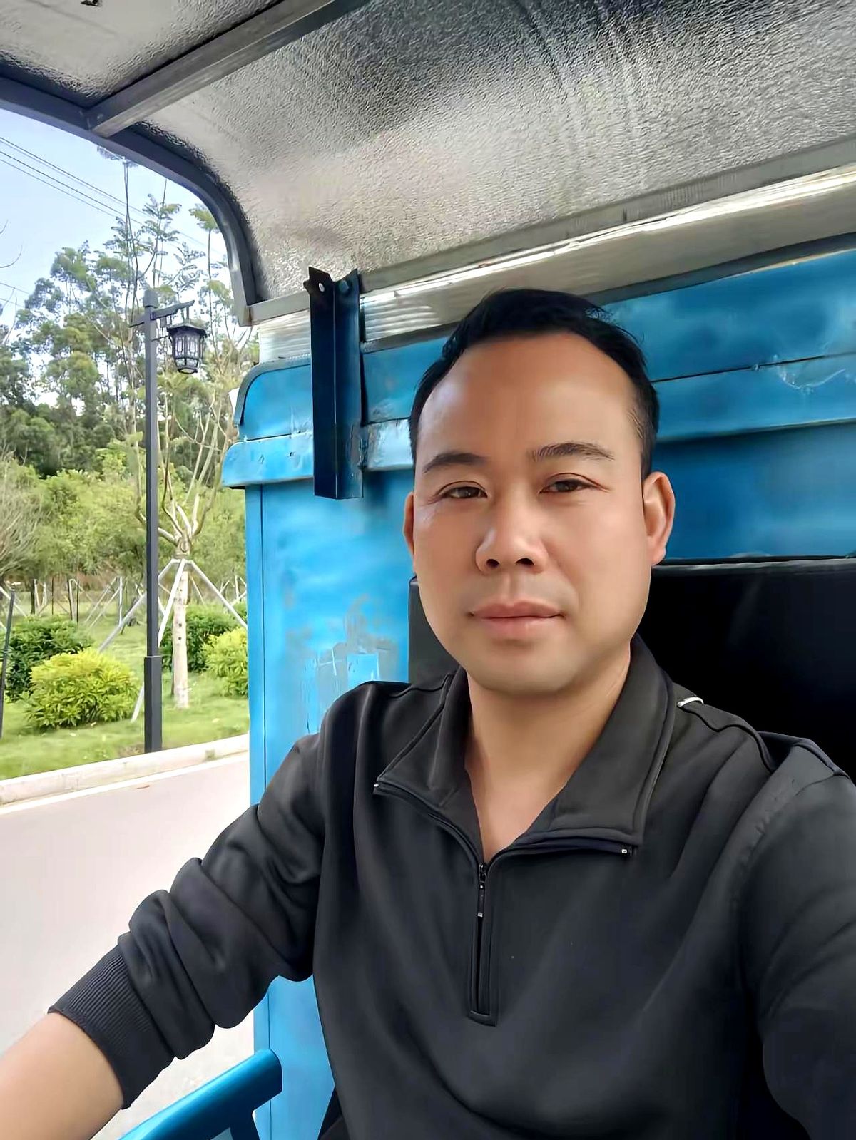 潜力鸭：干了15年的快递员老周，坚持与成长的真实人生之路