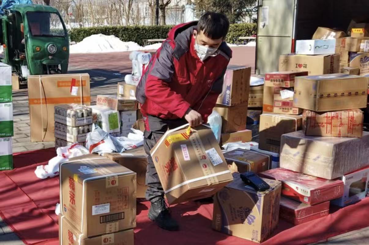 番茄管家：送快递究竟能赚多少钱？揭秘一个月过万的真实经历与辛苦付出