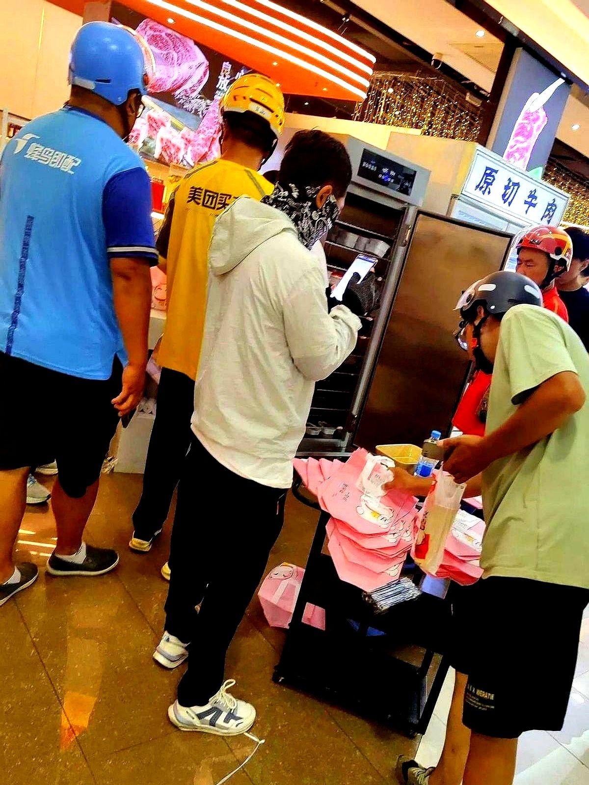 大牛助手：京东外卖骑手收入骤降，罚款压力加大，平台管理逻辑亟待改善