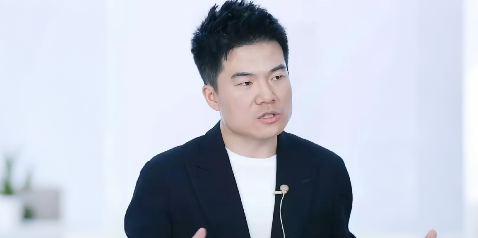 多成团助手：守护与陪伴，董宇辉粉丝们的不打扰之爱
