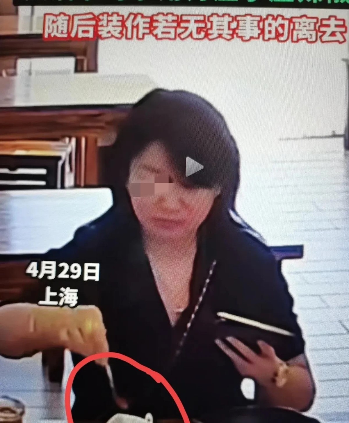 J助手：上海餐馆惊现恶心行为，黑衣女顾客将鼻涕纸塞入辣椒罐引发热议