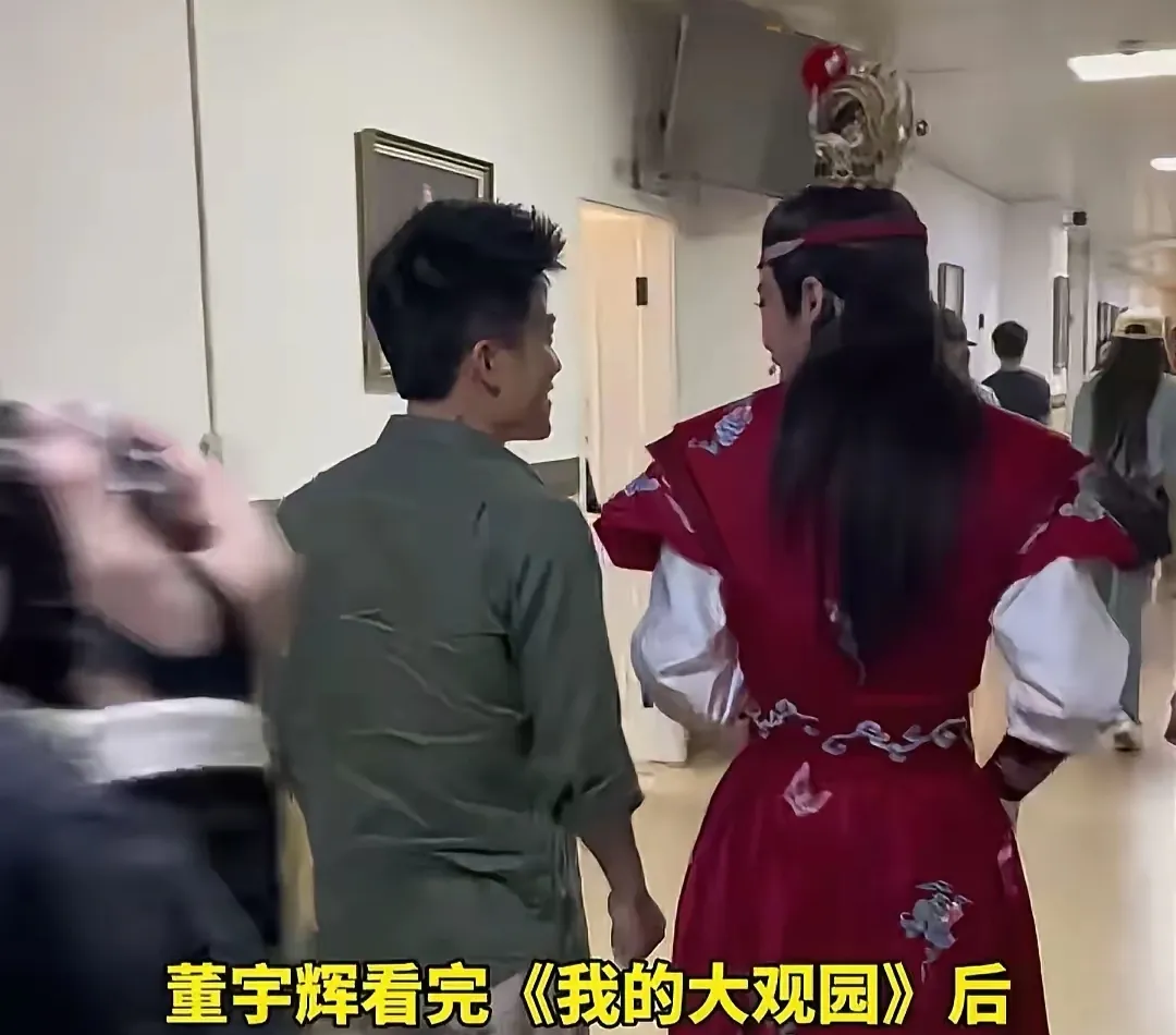 神龙助手：董宇辉，如何将文化带货变成直播新江湖的商业奇观