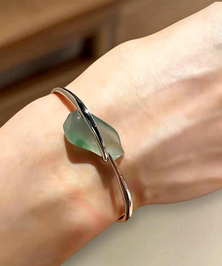 易评助手软件官网：亲子沟通中的误解，从银手镯事件看爱的表达与接收