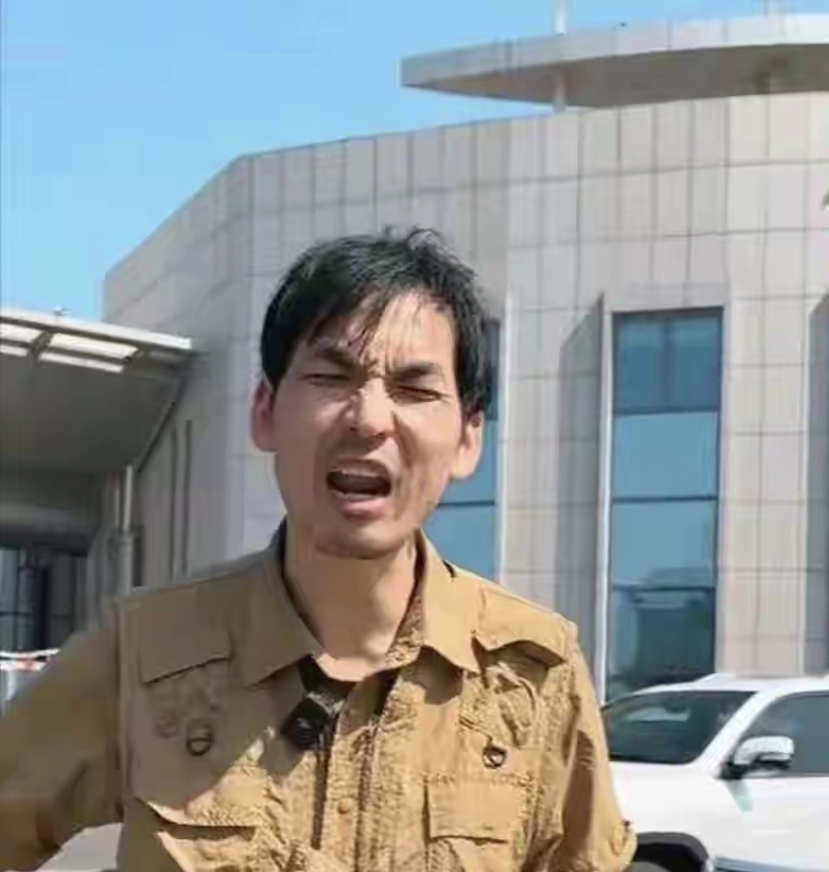 熊猫助手：全网封禁的四位网红，卖惨、炫富与“阿姨经济”的教训