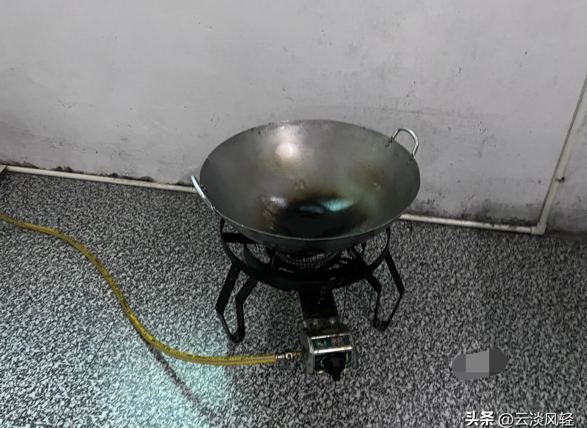 创优助手：实体店生存困境，转型升级与消费者体验的双重挑战