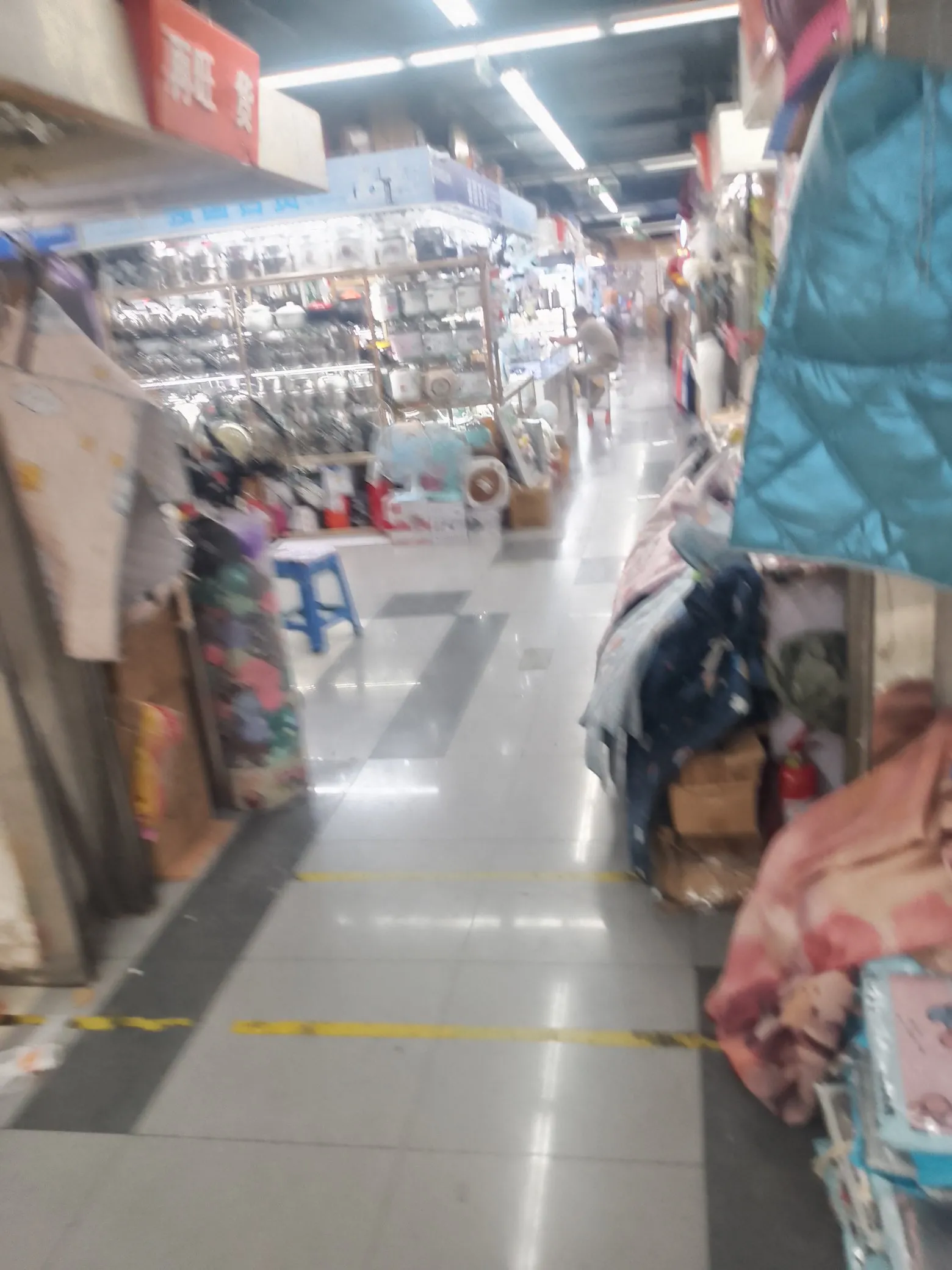 小Q助手网站：南京实体店生意困境，电商竞争与经营策略调整分析