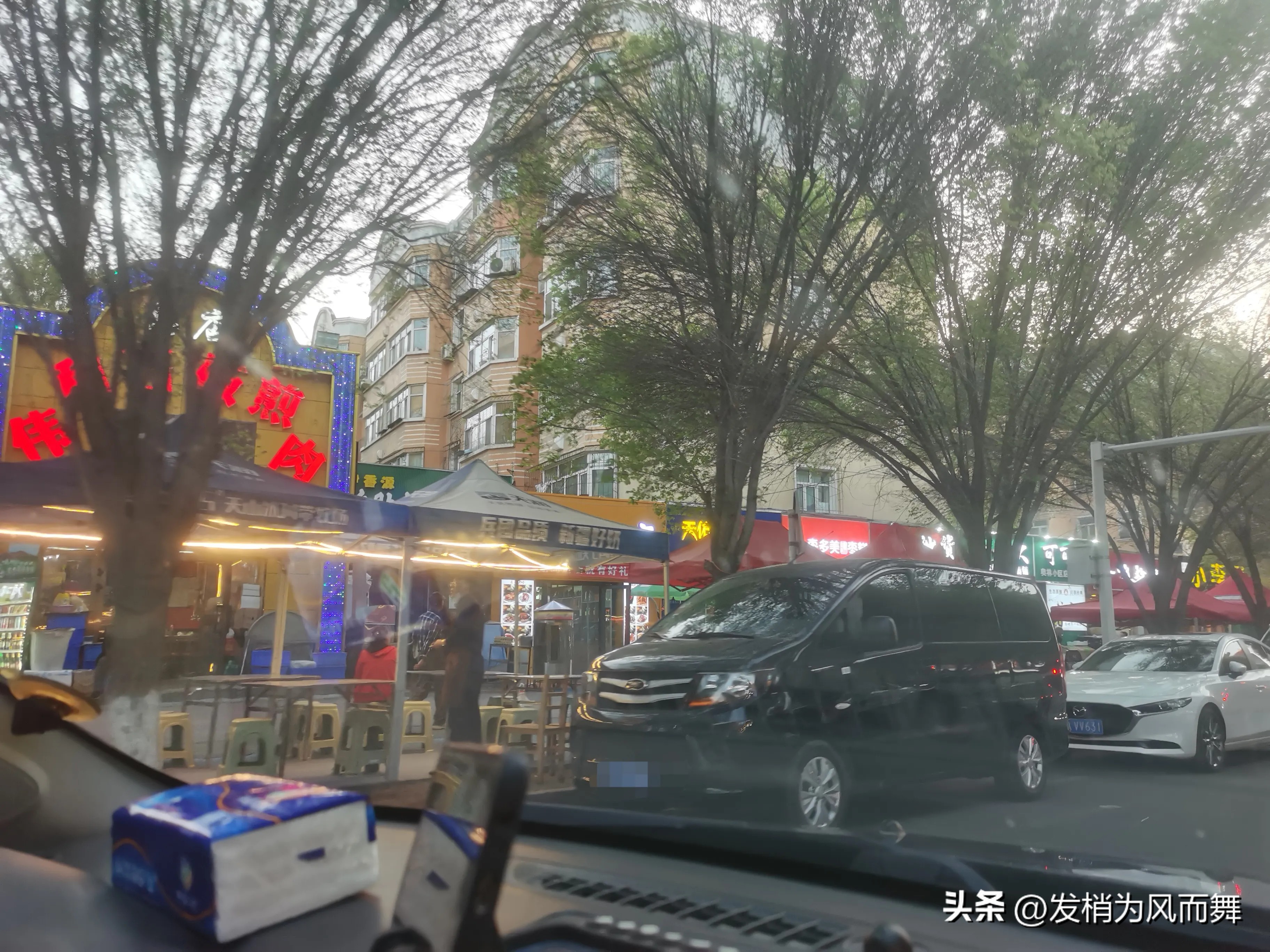 多多留评工具靠谱吗：市场低迷仍有人开店，真实生意惨淡与假繁华背后的思考