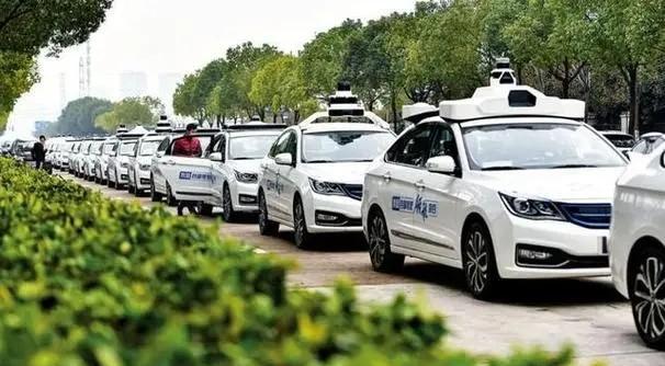 拼多多动销出评：武汉“萝卜快跑”无人驾驶，科技变革下的机遇与挑战